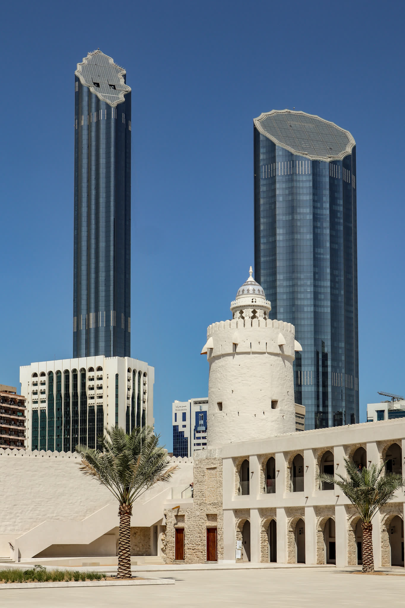أبراج المركز التجاري العالمي خلف قصر الحصن، أبوظبي — مقر الشركة